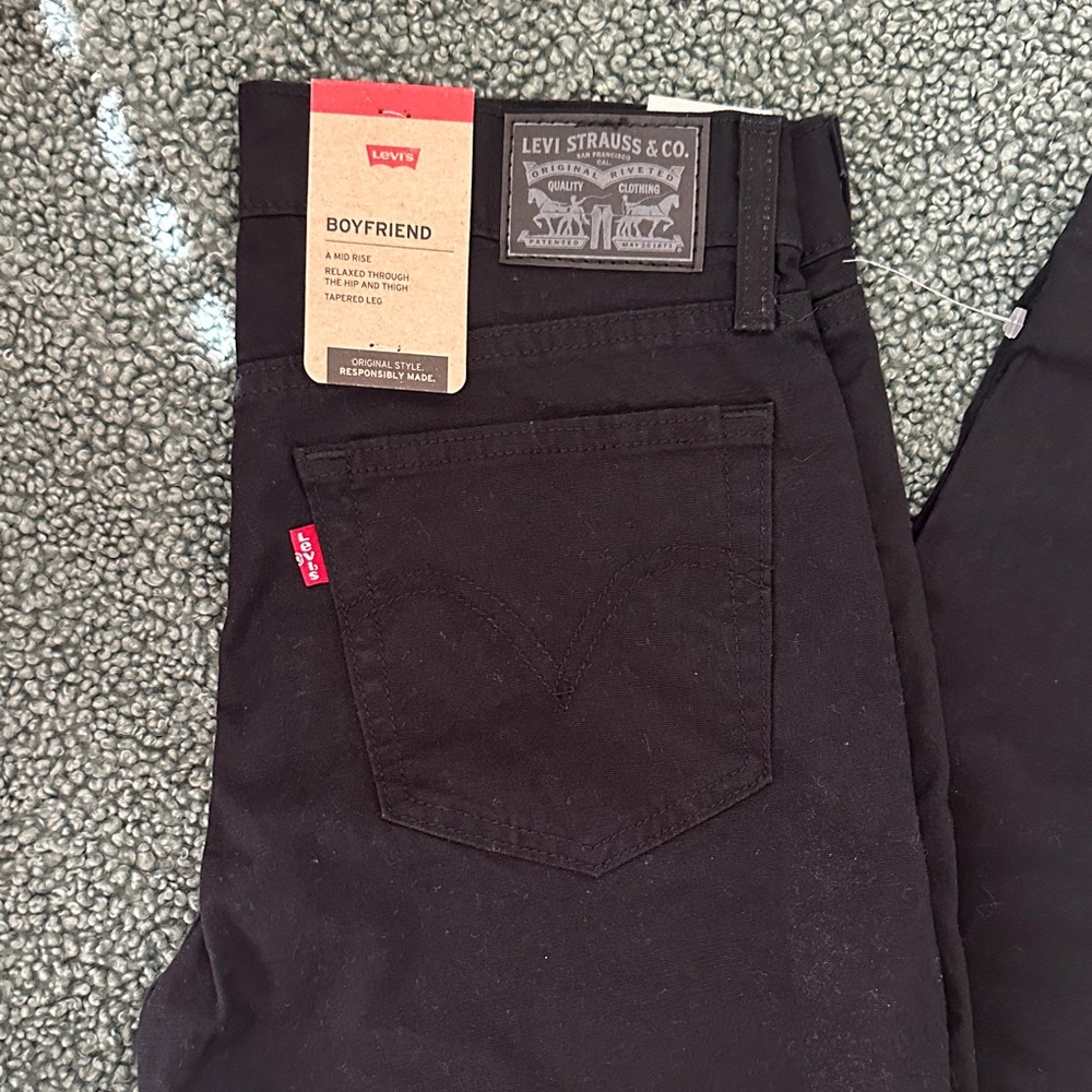 Levi's Women’s Mid Rise Boyfriend Black Jeans - Picture 2 of 6